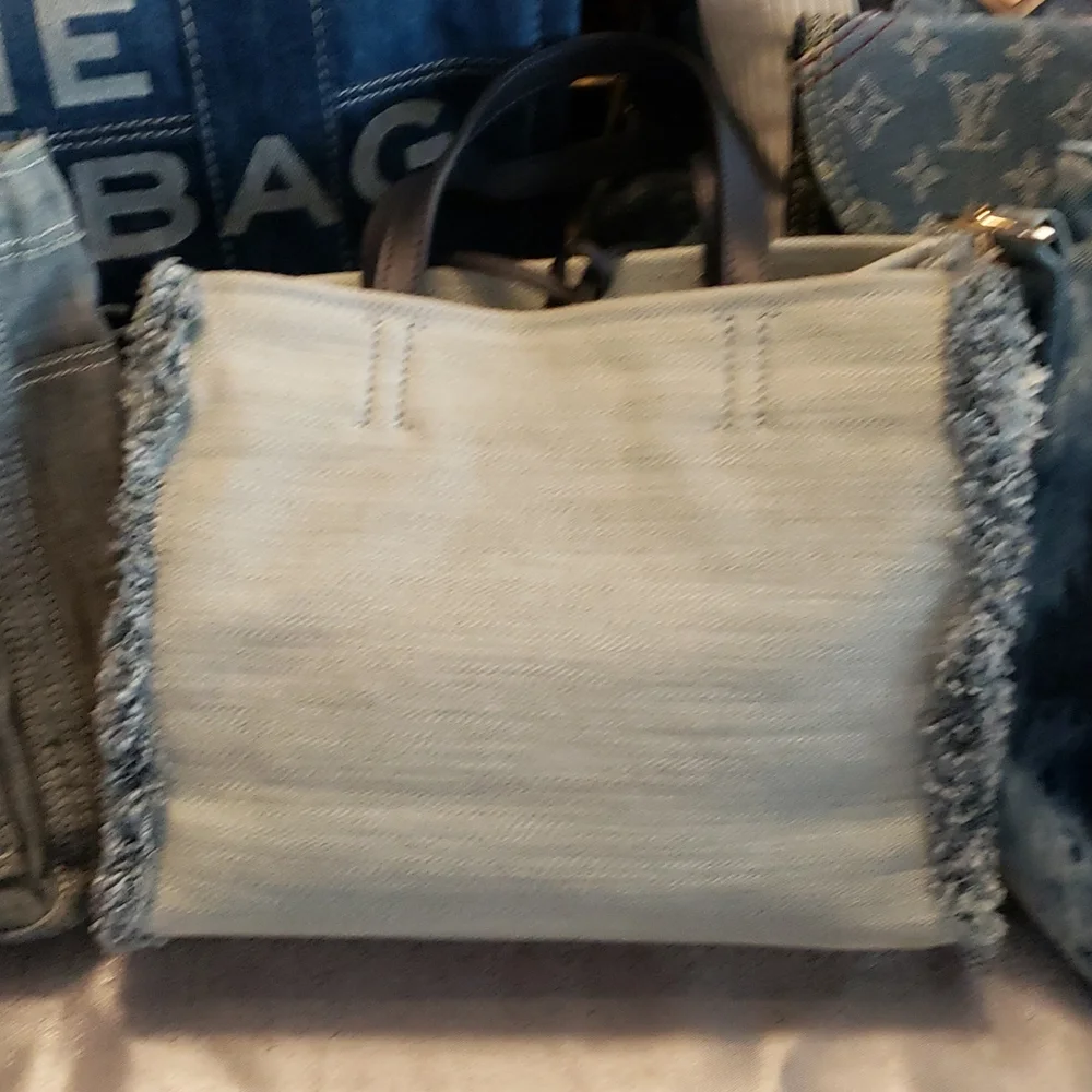 Kate Spade small tote - Picture 4 of 12